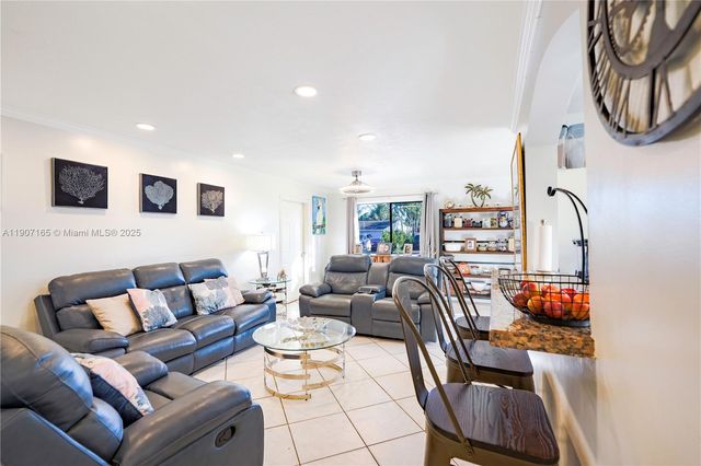 6741 Coolidge St, Hollywood, FL 33024