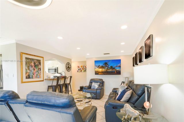 6741 Coolidge St, Hollywood, FL 33024