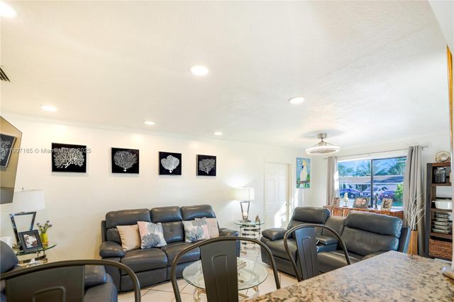 6741 Coolidge St, Hollywood, FL 33024