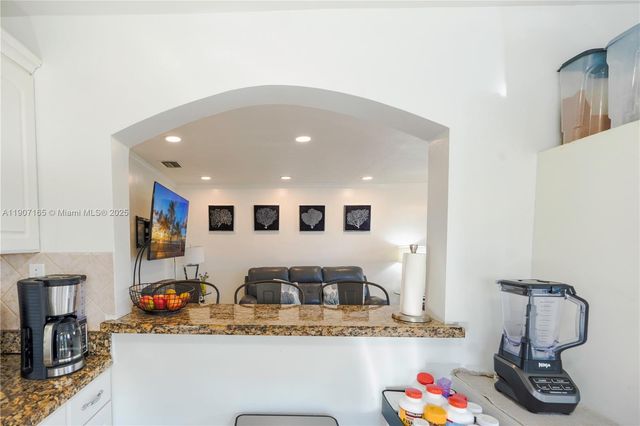 6741 Coolidge St, Hollywood, FL 33024