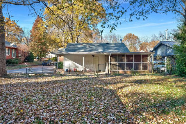 311 Edgewood St, Paris, TN 38242