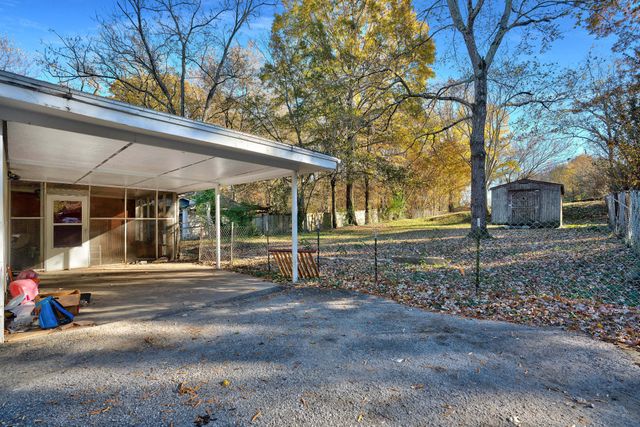 311 Edgewood St, Paris, TN 38242