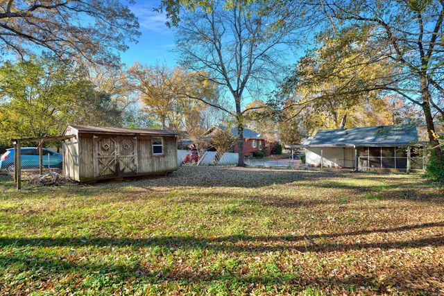 311 Edgewood St, Paris, TN 38242