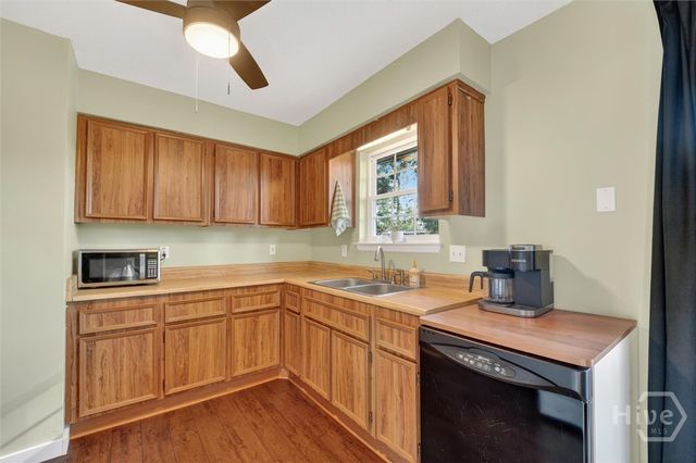 448 Queens Way, Ellabell, GA 31308