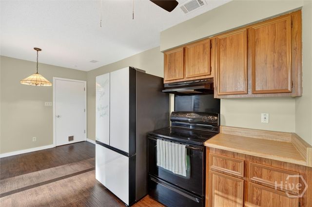 448 Queens Way, Ellabell, GA 31308