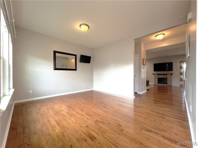 54 Middlebury Lane, Lancaster, NY 14086