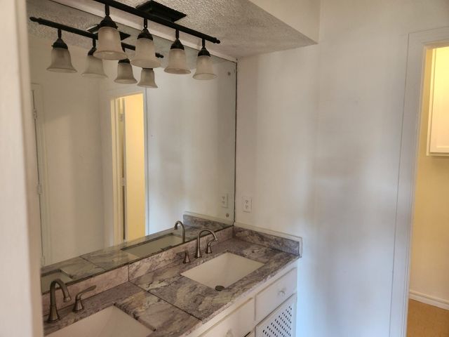 208 W 118th Street S, Jenks, OK 74037