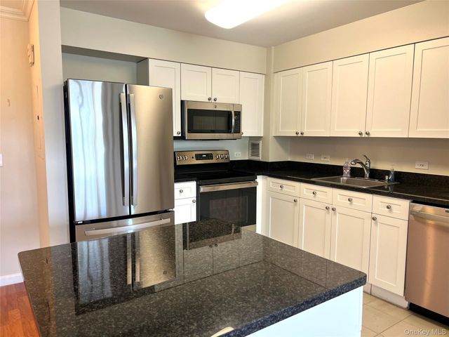 300 Mamaroneck Avenue 611, White Plains, NY 10605