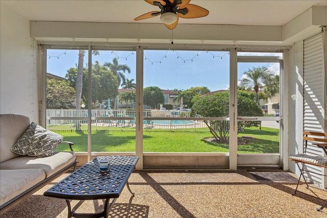2160 NE 36th St 36, Lighthouse Point, FL 33064
