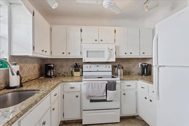 2160 NE 36th St 36, Lighthouse Point, FL 33064