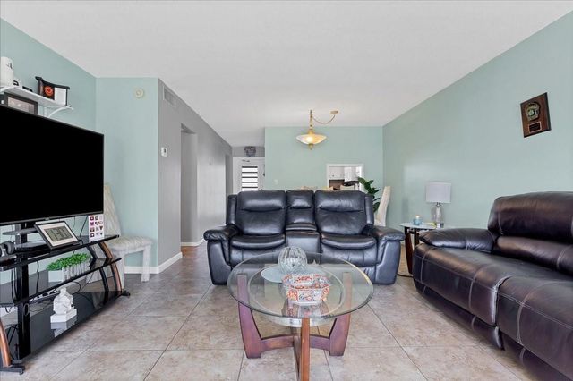 2160 NE 36th St 36, Lighthouse Point, FL 33064