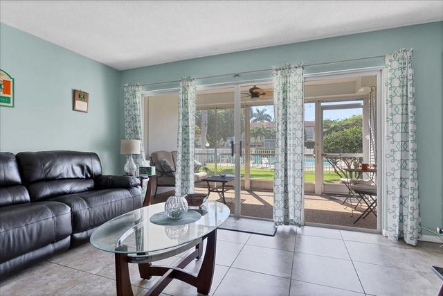 2160 NE 36th St 36, Lighthouse Point, FL 33064