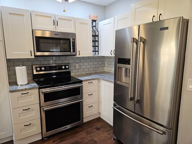 216 S Elliott Avenue, Aurora, MO 65605