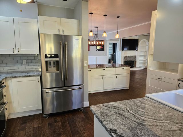 216 S Elliott Avenue, Aurora, MO 65605