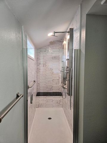 216 S Elliott Avenue, Aurora, MO 65605