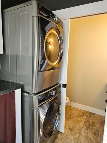 216 S Elliott Avenue, Aurora, MO 65605