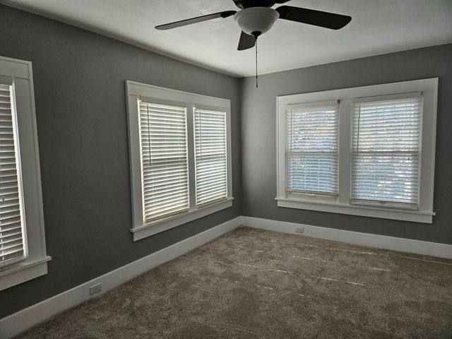 216 S Elliott Avenue, Aurora, MO 65605