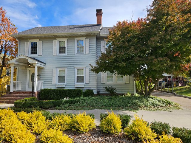 216 S Elliott Avenue, Aurora, MO 65605