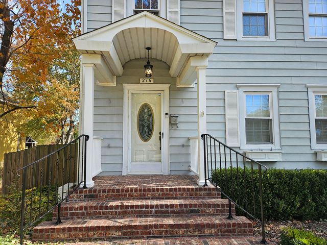 216 S Elliott Avenue, Aurora, MO 65605