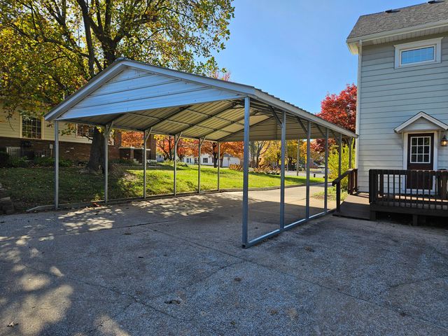 216 S Elliott Avenue, Aurora, MO 65605