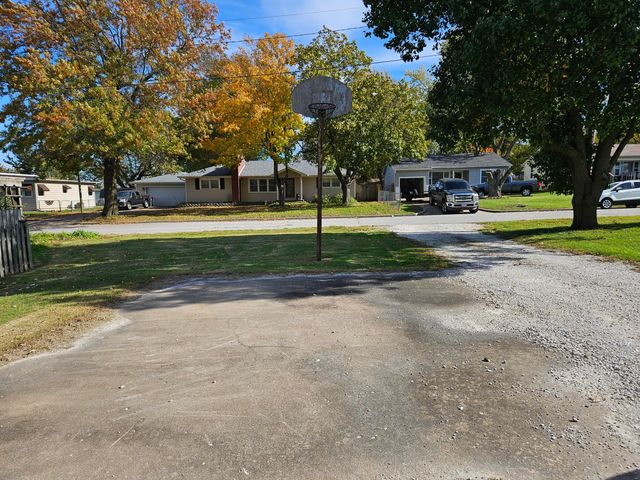 216 S Elliott Avenue, Aurora, MO 65605