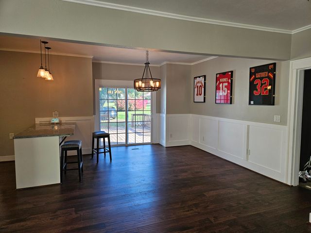 216 S Elliott Avenue, Aurora, MO 65605