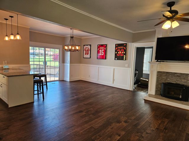 216 S Elliott Avenue, Aurora, MO 65605