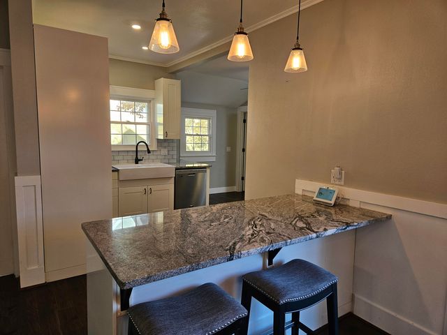 216 S Elliott Avenue, Aurora, MO 65605