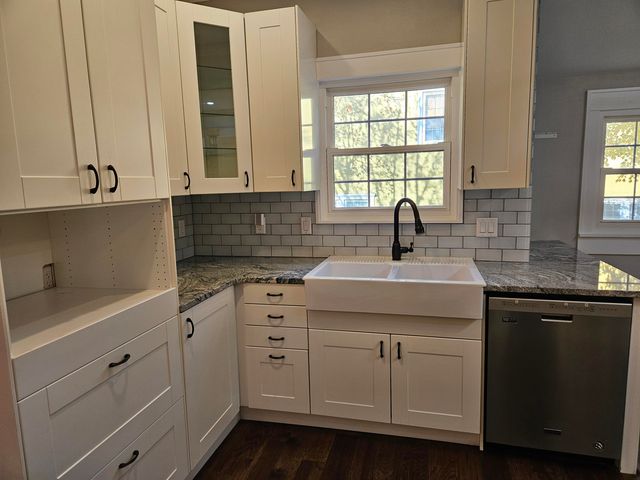 216 S Elliott Avenue, Aurora, MO 65605