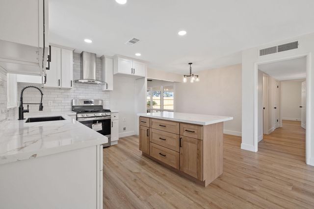 2632 S Encina Street S, Visalia, CA 93277