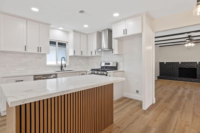 2632 S Encina Street S, Visalia, CA 93277