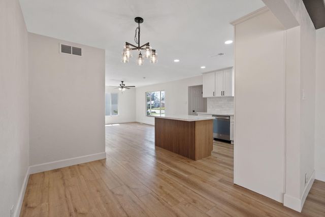 2632 S Encina Street S, Visalia, CA 93277