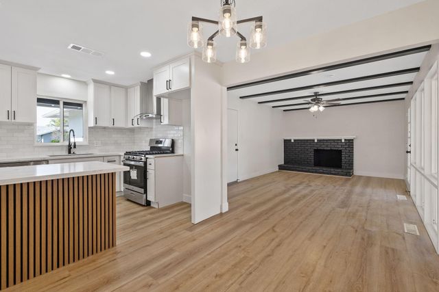 2632 S Encina Street S, Visalia, CA 93277