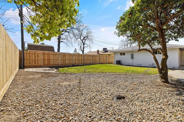 2632 S Encina Street S, Visalia, CA 93277