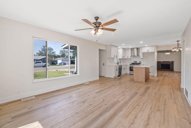 2632 S Encina Street S, Visalia, CA 93277