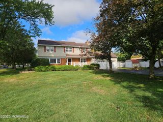 725 Palmer Avenue, Holmdel, NJ 07733