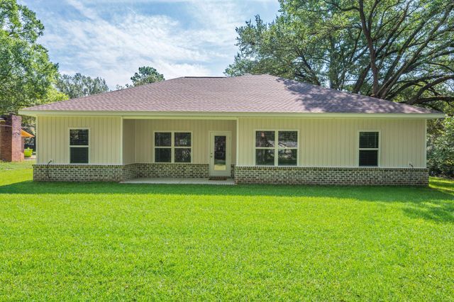 211 Jones Road, Crestview, FL 32536