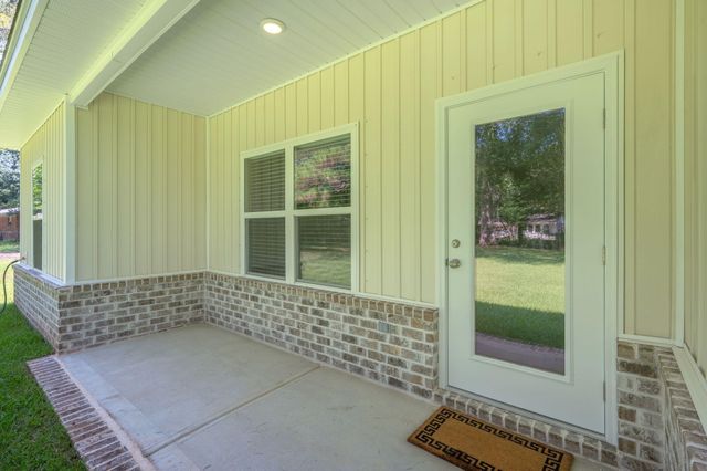 211 Jones Road, Crestview, FL 32536