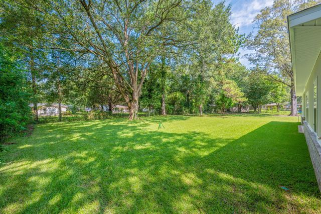 211 Jones Road, Crestview, FL 32536