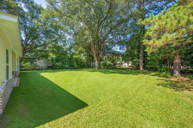 211 Jones Road, Crestview, FL 32536