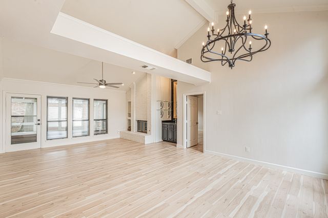 1221 Boardwalk Street, Arlington, TX 76011