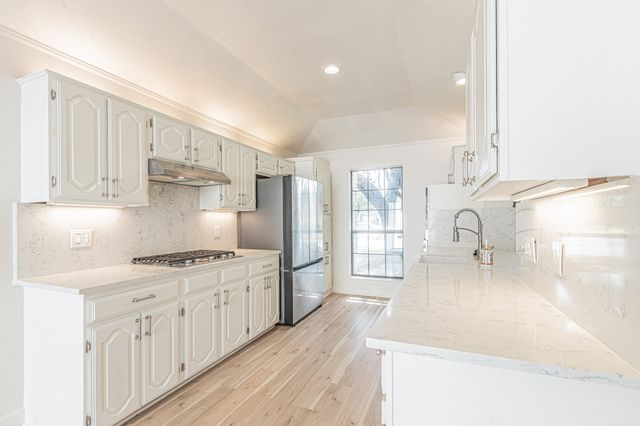 1221 Boardwalk Street, Arlington, TX 76011