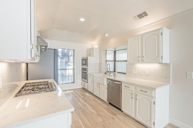 1221 Boardwalk Street, Arlington, TX 76011