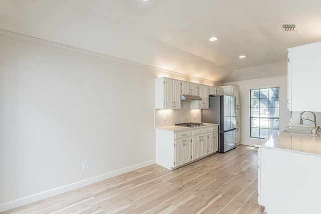 1221 Boardwalk Street, Arlington, TX 76011