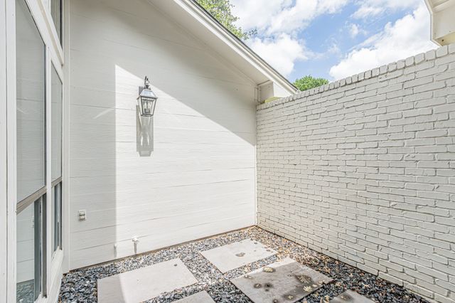 1221 Boardwalk Street, Arlington, TX 76011