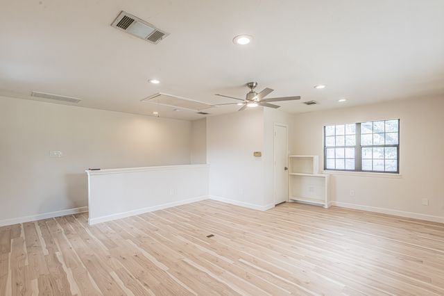 1221 Boardwalk Street, Arlington, TX 76011