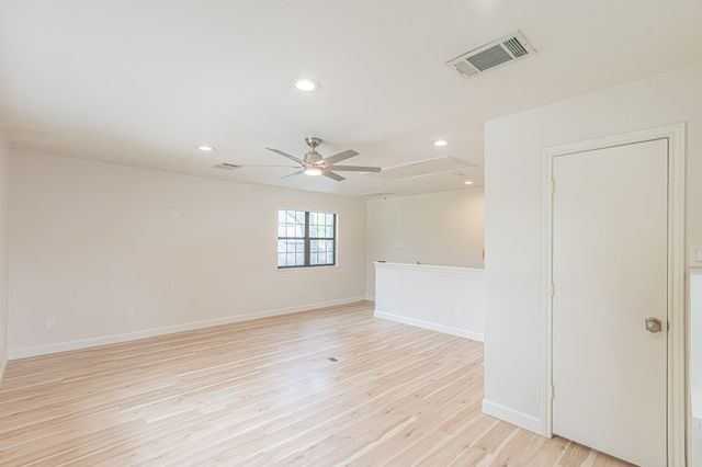 1221 Boardwalk Street, Arlington, TX 76011