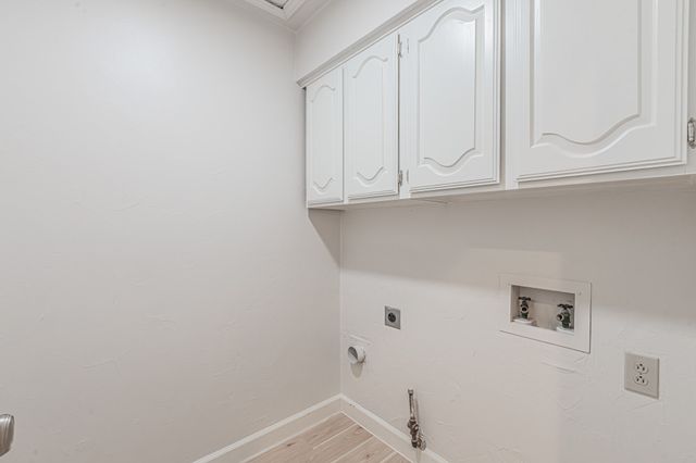 1221 Boardwalk Street, Arlington, TX 76011