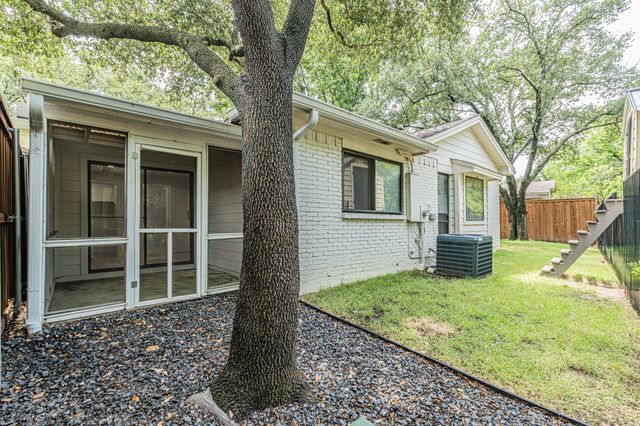 1221 Boardwalk Street, Arlington, TX 76011