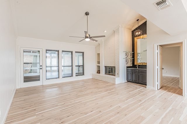 1221 Boardwalk Street, Arlington, TX 76011